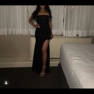 Black gown size small